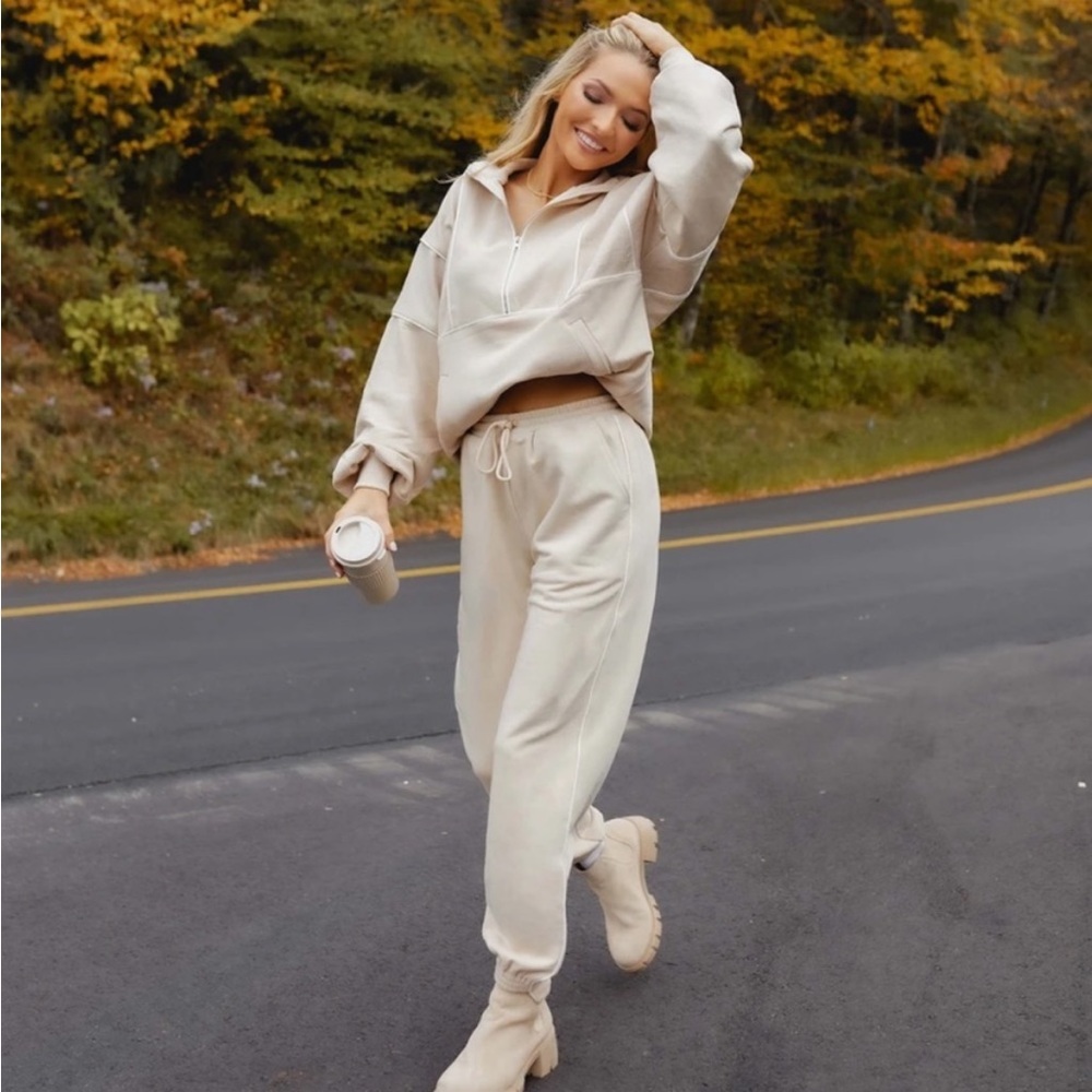 Kittenish jogger/sweatshirt set